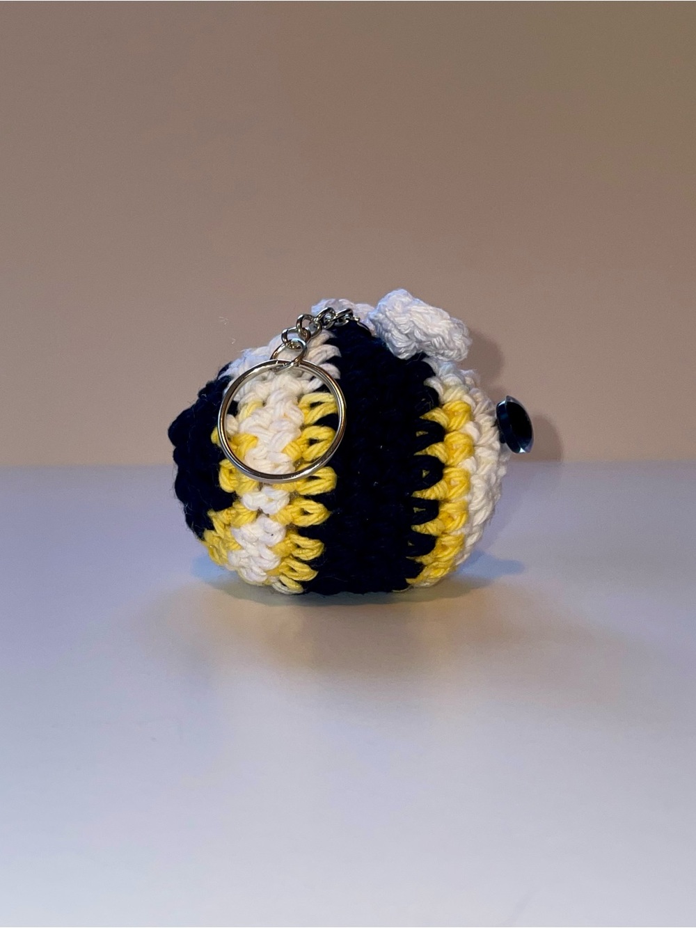 Handmade Crochet mini Bee keychain - Yellow, White & Black - long smile embroidy - Picture 7 of 15